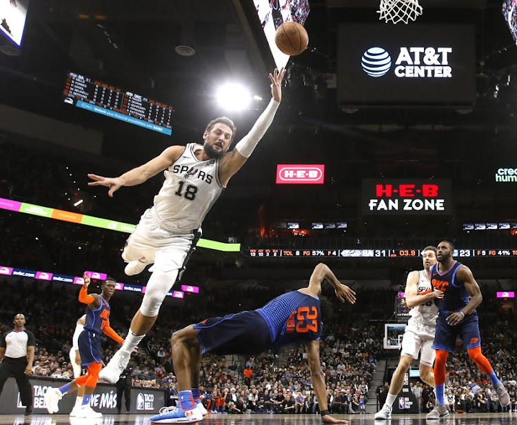 Marco Belinelli #18 of the San Antonio Spurs drives to the basket as Terrance Ferguson #23 of the Oklahoma City Thunder defends at AT&T Center on January 10, 2019 in San Antonio, Texas.