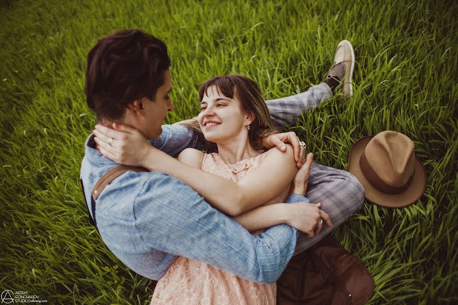 Wedding photographer Artem Goncharov (odinmig). Photo of 14 June 2014