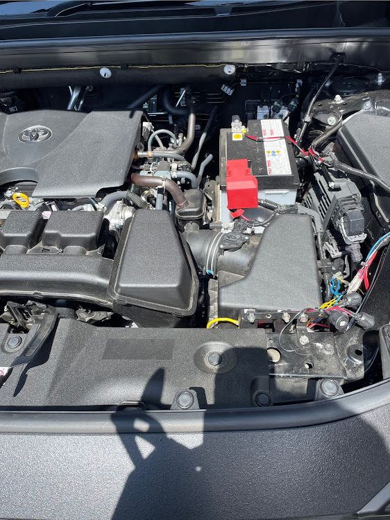 RAV4のエアインテークパイプ取付に関するカスタム事例の投稿画像2枚目