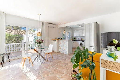 Maison avec piscine et jardin 1