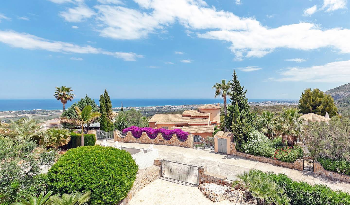 Villa avec piscine en bord de mer Dénia