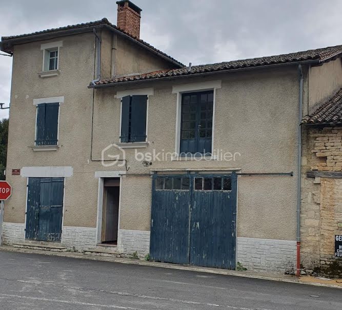 Vente maison 5 pièces 150 m² à Lizant (86400), 42 500 €