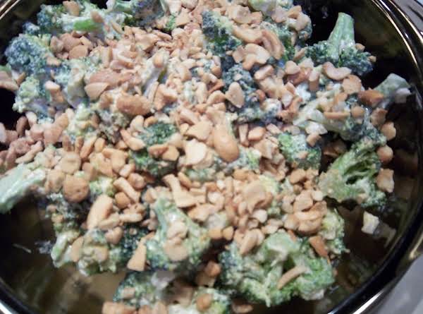 CREAMY BROCCOLI WITH CASHEWS_image