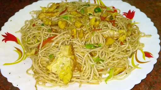 Egg Chicken Hakka Chowmein