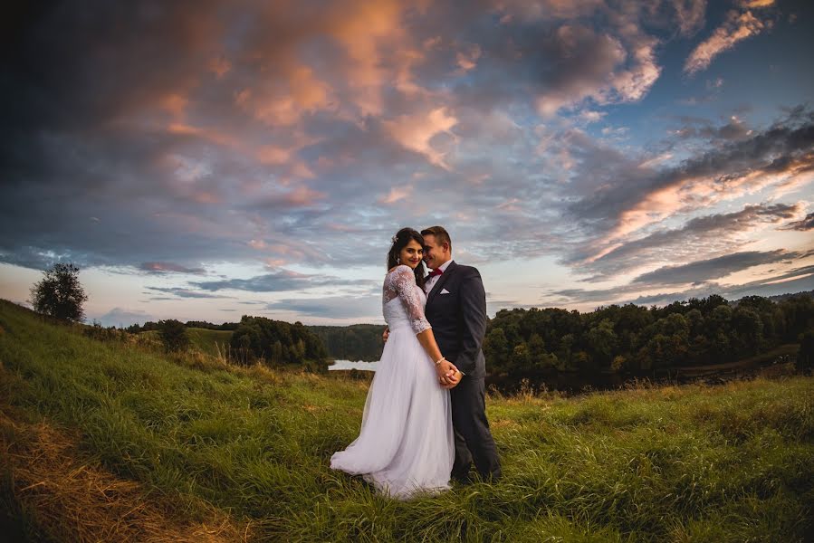 Fotógrafo de casamento Przemysław Przybyła (przemyslawprzy). Foto de 21 de setembro 2017