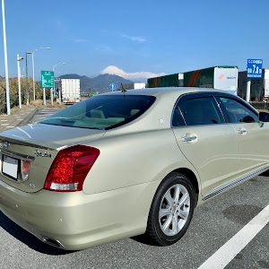 クラウンマジェスタ URS206