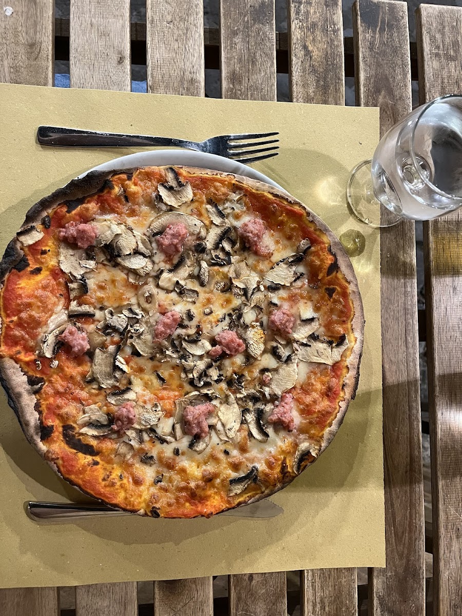 Mushroom sausage pizza