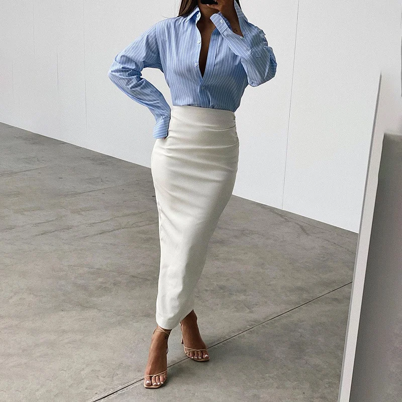 Jupe longue femme en cuir brillant, style commuter, fente dans le dos, sexy et élégante pour un look sophistiqué et plein de tempérament.