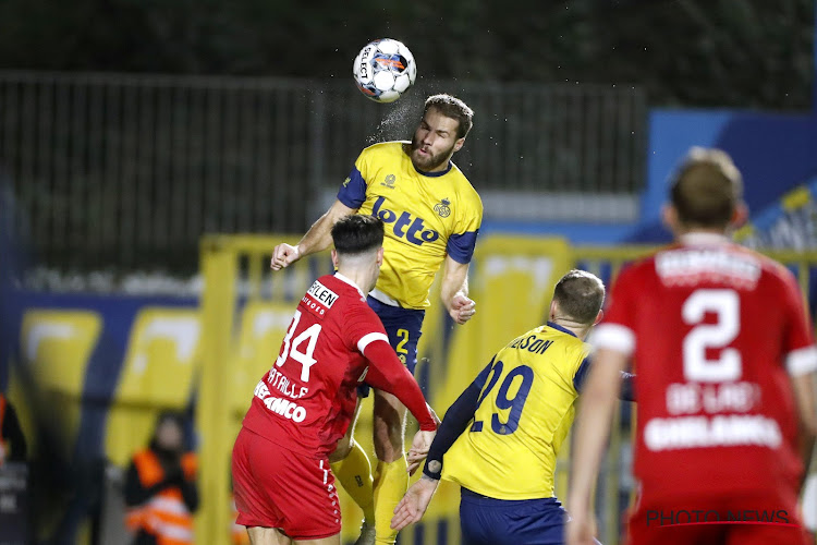 Nieuwkoop met specialiteit als enige doelpuntenmaker man van de match: "Zullen uit bij Antwerp heel goed moeten zijn"