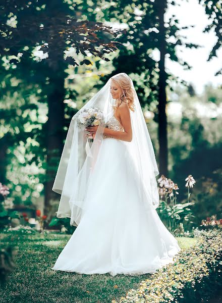 Fotógrafo de casamento Lena Astafeva (tigrdi). Foto de 20 de julho 2018