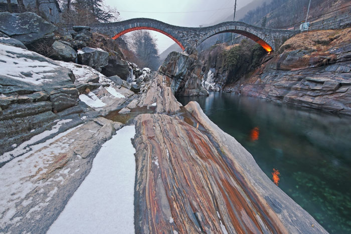 Gli archi rotondi del ponte di Ticino-Joana