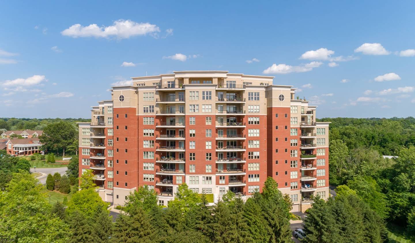 Appartement avec terrasse et piscine Louisville