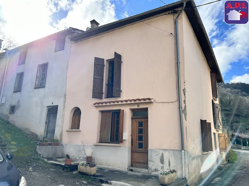 Vente maison 4 pièces 101 m² à Saint-Girons (09200), 109 000 €