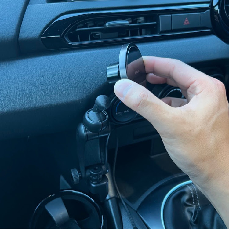 ロードスターのスマホホルダー取り付けに関するカスタム事例の投稿画像3枚目