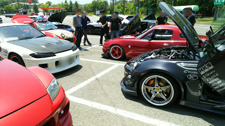 エスティマのTEAM KSK・中央道 双葉SA・一台のみエスティマという場違い感・グラインダータトゥー・次回は関西で開催予定に関するカスタム事例の投稿画像6枚目