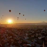 Orange hot air baloons di 