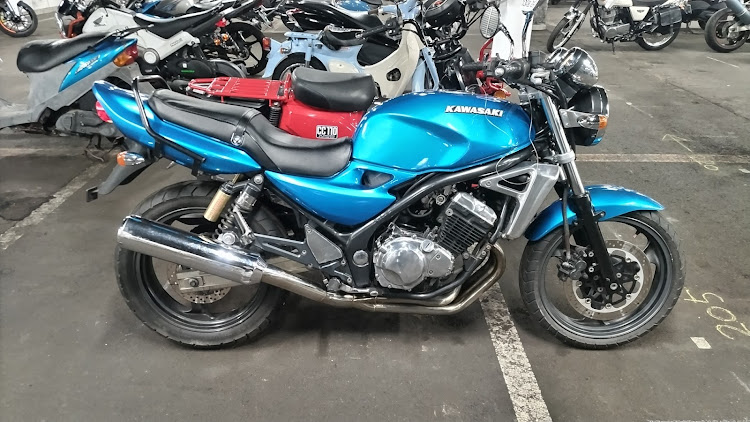 キャリイトラックのバリオス2・バイクオークション・落札・カワサキ・引き取りに関するカスタム事例の投稿画像4枚目