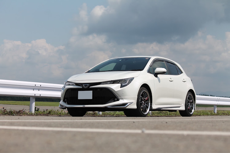カローラスポーツのカローラスポーツ・corollasport・カメラ撮影・飛行機・空港に関するカスタム事例の投稿画像2枚目