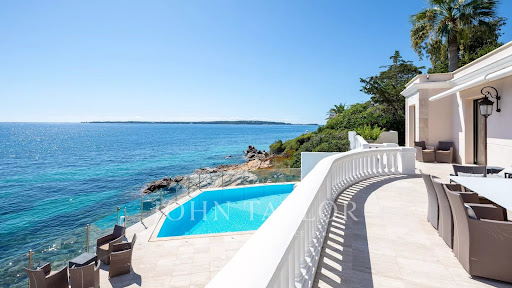 Maison avec piscine et terrasse 3