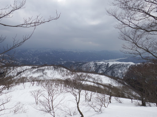 尾根沿いに下る