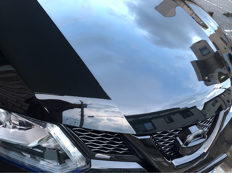 エクストレイルの映り込みは黒の醍醐味🚘✨😊・ついついウットリしちゃう！に関するカスタム事例の投稿画像1枚目