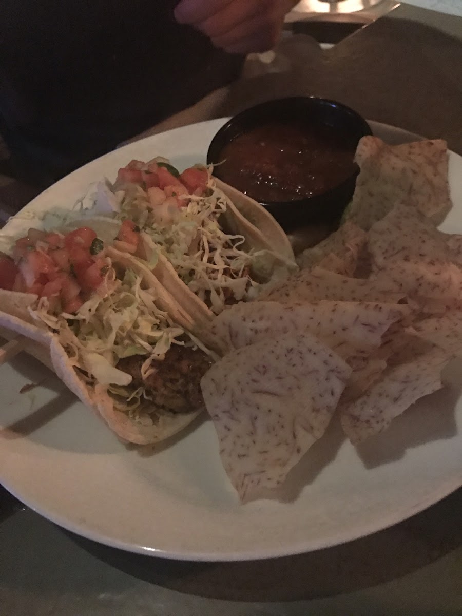 Mahi mahi tacos w/ taro chips