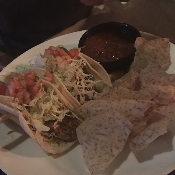 Mahi mahi tacos w/ taro chips