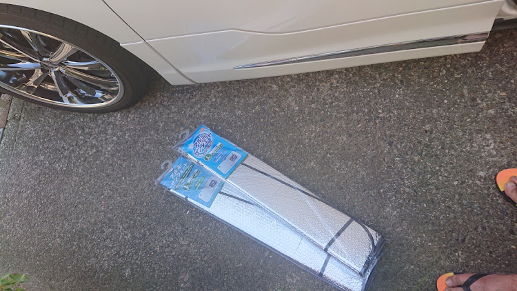 アルファードのサンシェード自作・車中泊仕様に関するカスタム事例の投稿画像1枚目