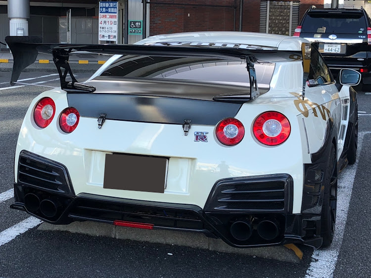 NISSAN GT-RのR35 GT-R・大黒PA・DIY・GT-R・バンパーパネルに関するカスタム事例の投稿画像1枚目