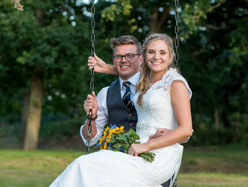 Fotografo di matrimoni Steven Phyall (zoomingphoto). Foto del 1 luglio 2019