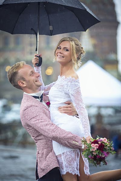 Fotografo di matrimoni Anton Basov (bassograph). Foto del 17 ottobre 2016