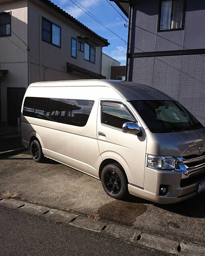 ハイエース のハイエース グランドキャビン スパロン タイヤ交換に関するカスタム メンテナンスの投稿画像 車のカスタム情報はcartune