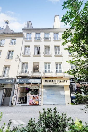 Prestige property for sale in Paris 5ème (75005) - Haussmannian building facade, ground floor shops