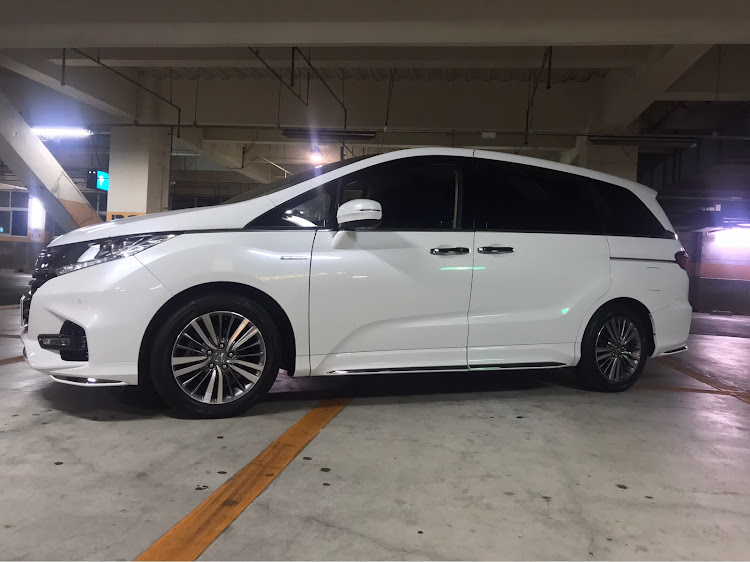 オデッセイの駐車場にて・無加工スマホ撮りに関するカスタム事例の投稿画像3枚目