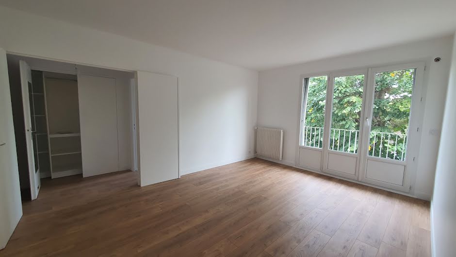 Location  appartement 2 pièces 44 m² à Rueil-Malmaison (92500), 1 330 €