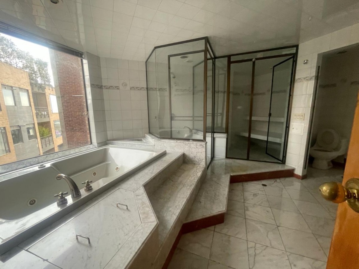 Apartamento En Venta - Los Rosales, Bogota