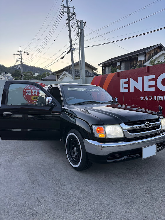 ハイラックススポーツピックアップの手掛けワックス・洗車に関するカスタム事例の投稿画像1枚目