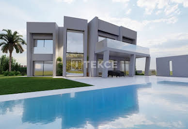 House with pool and terrace 10