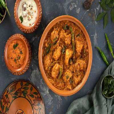 Chettinad Chicken With Appam