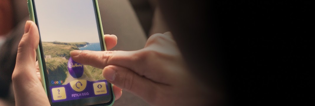 Œuf Cadburry géant dans Street View sur un téléphone