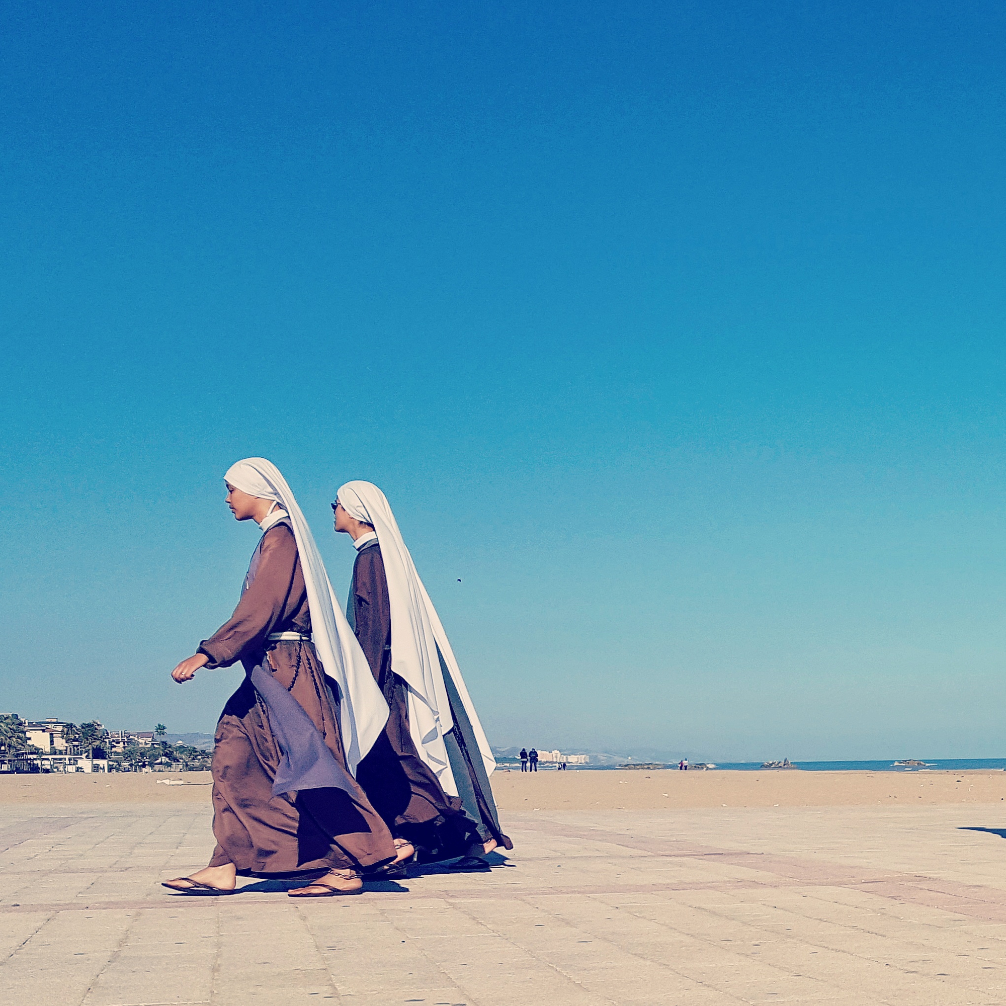 Nuns di Licia Croce