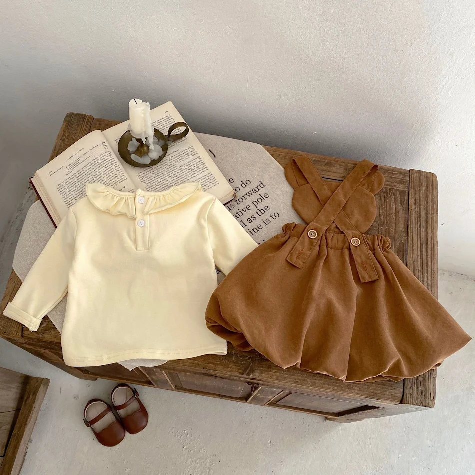 Kinder T-shirt met gerimpelde kraag en lantaarnrok. Een schattige en comfortabele outfit voor meisjes, ideaal voor dagelijks gebruik en speciale gelegenheden.