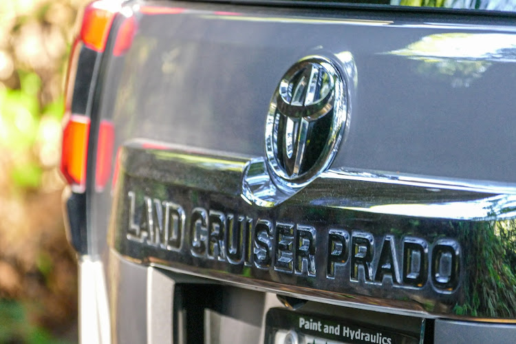 ランドクルーザープラドのプラド150後期・アバンギャルドブロンズメタリック・リフトアップ・fueloffroad・リアガーニッシュ塗装に関するカスタム事例の投稿画像2枚目