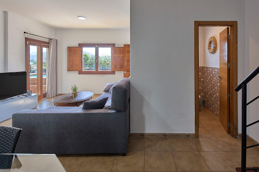House with pool and terrace 5