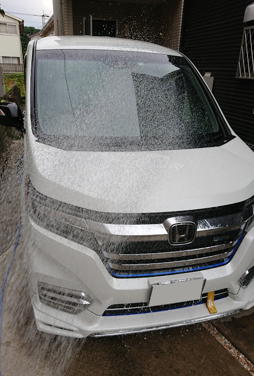 ステップワゴンスパーダの洗車久し振り・花火で火傷・８時半スタートですけどに関するカスタム事例の投稿画像1枚目