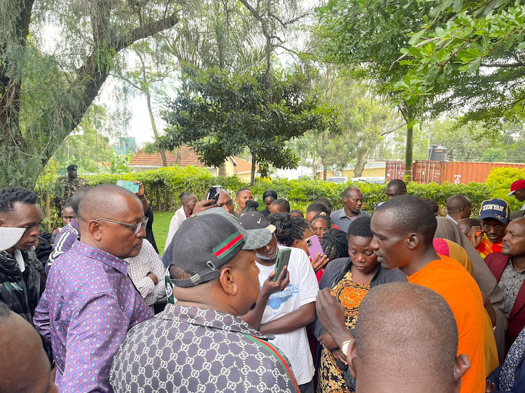 Former Nairobi Governor Mike Sonko with representatives of 400 families seeking compensation for their 94-acre Dupoto Darfur land along Mombasa Road.