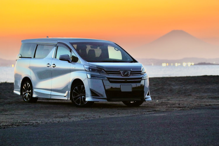 ヴェルファイアの富津海水浴場・夕陽と愛車・いつもイイネ&コメントありがとうございます🙇‍♂️に関するカスタム事例の投稿画像3枚目