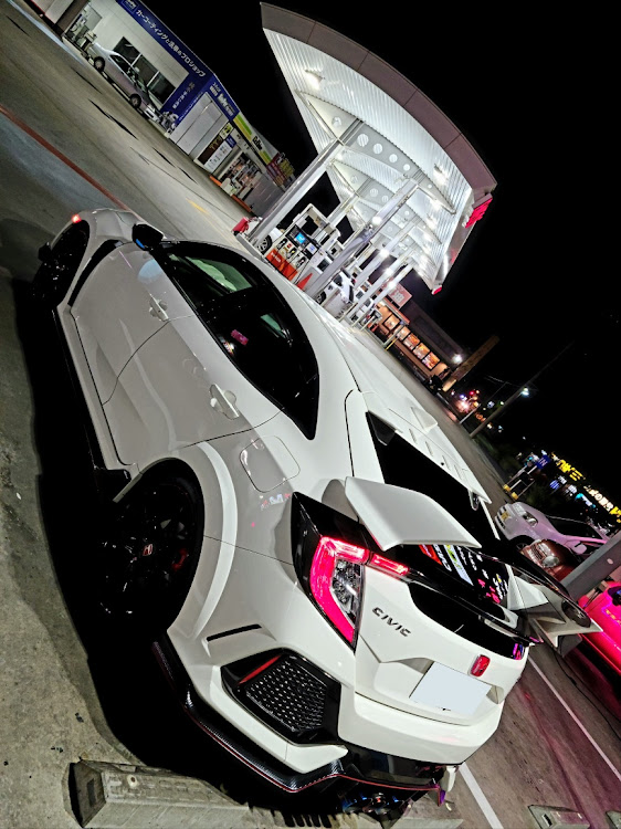 シビックタイプRのFK8・洗車・シビックタイプR・チャンピオンシップホワイトに関するカスタム事例の投稿画像1枚目