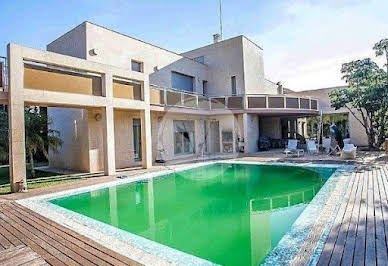 Villa avec piscine et terrasse 10