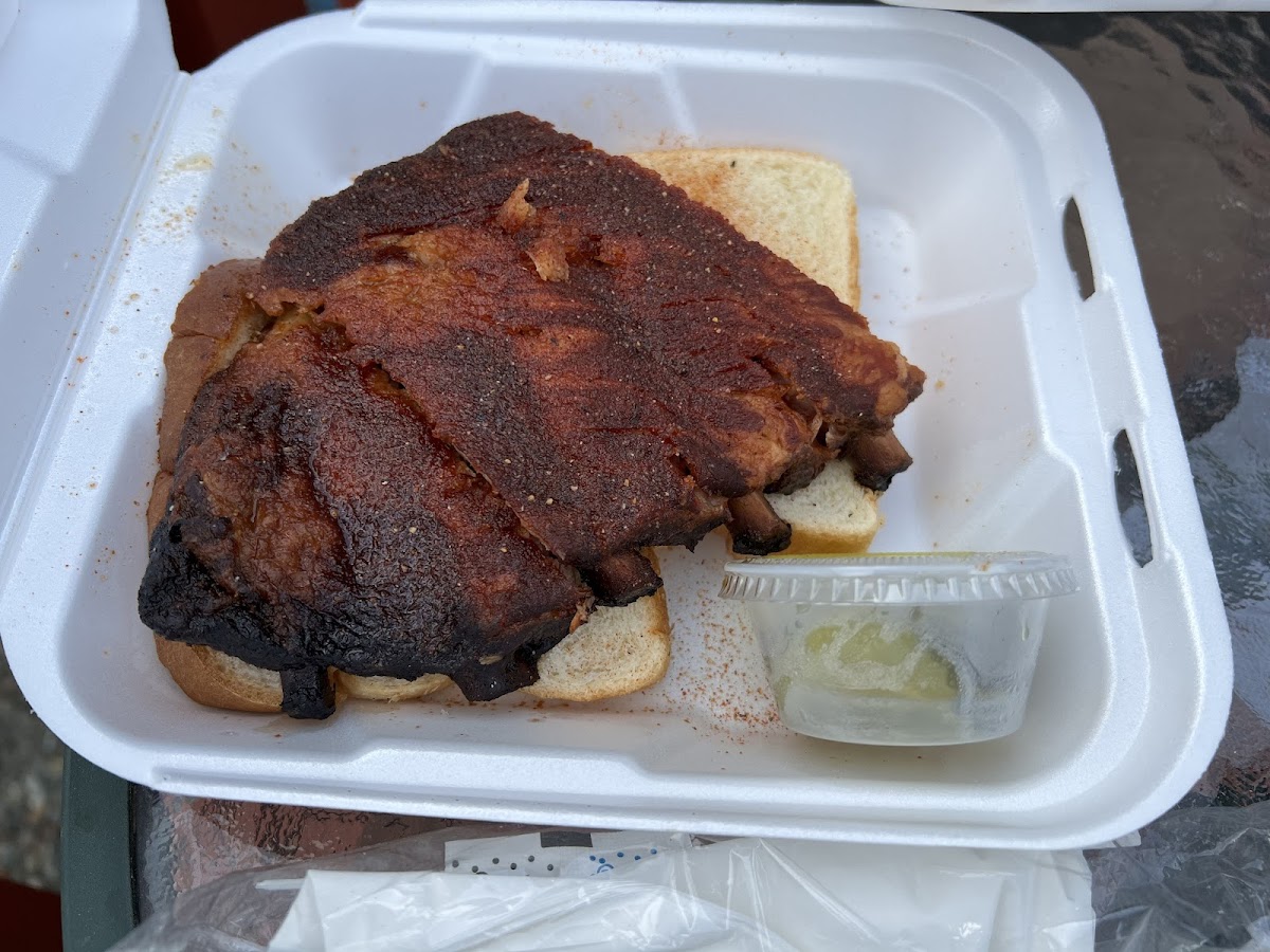 Pork ribs surprisingly served on bread...